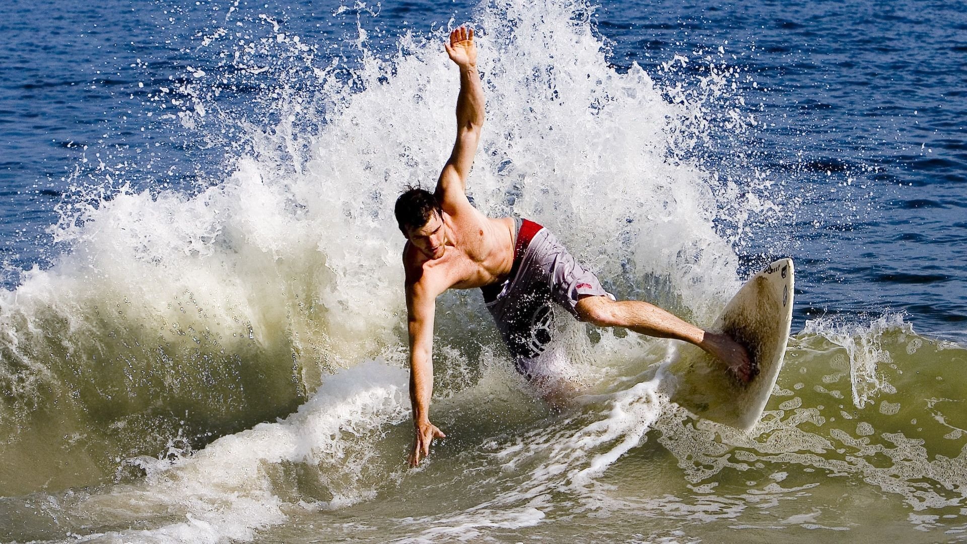 巴萨新援入选首发，球队表现令人期待，巴萨今夏引援